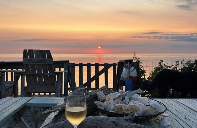 Beach Bettie's - Serene, charming cottage located on the Chesapeake Bay!