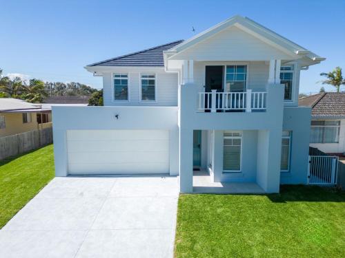 Beach Breeze Escape - The Entrance North