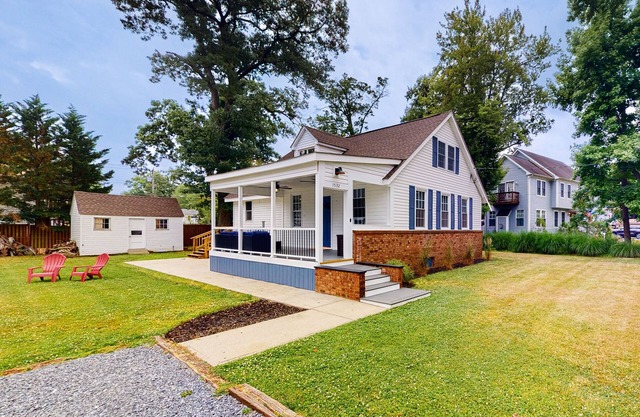 Beach cottage with firepit, grill, outdoor areas, AC, & W/D