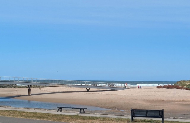 Beach front apartment close to shops and restaurants