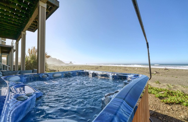 Beach House 101 | Oceanfront Beach House W/Spa and Arcade