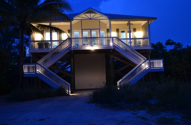 Beach House: 3-bedroom house with beach access