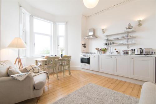 Beach House No1 With Amazing Sea Views And Direct Beach Access
