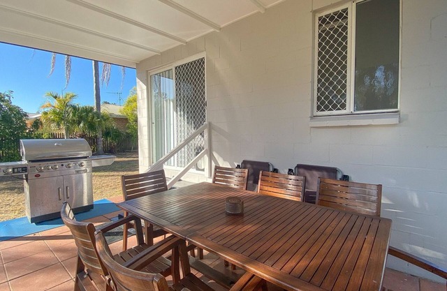 Beach House on Burrum- Close to beach- 3BR- WIFI-FOXTEL