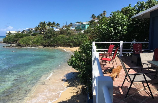 BEACH HOUSE W/POOL