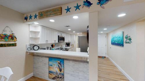 Beach Paradise, Steps to the Ocean 2nd floor