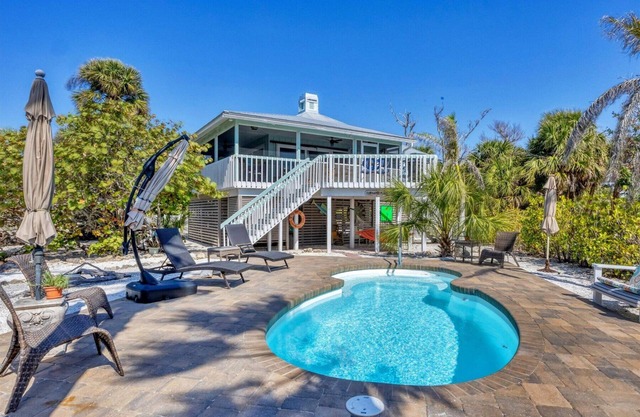 Beach pool house getaway on Kettle Harbor