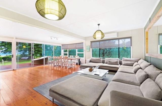 BEACH SHACK - WATERFRONT PATONGA