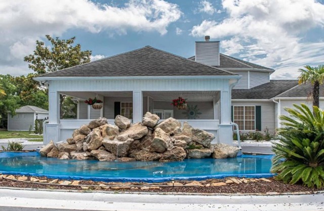 Beach short drive - Pool - Hot Tub K/Q, 2 BA, Sleeps 4 in beds- Ground Floor