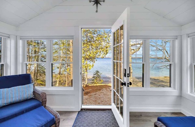 Beachcomber Cottage-Oceanfront!