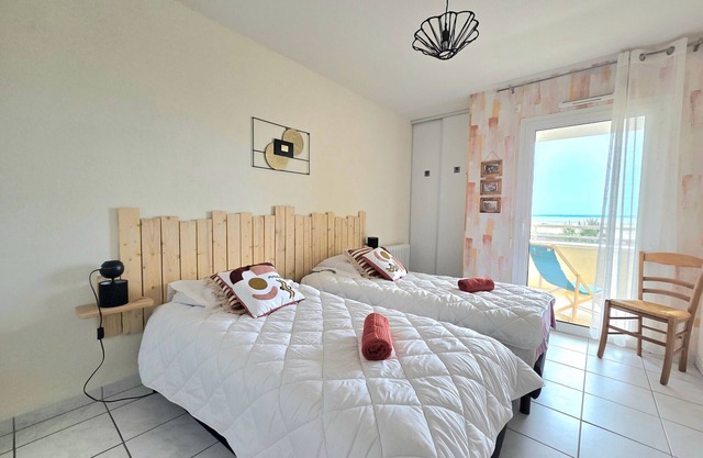 Beachfront 1-Bedroom Apartment with Balcony in Saint-Brevin-les-Pins