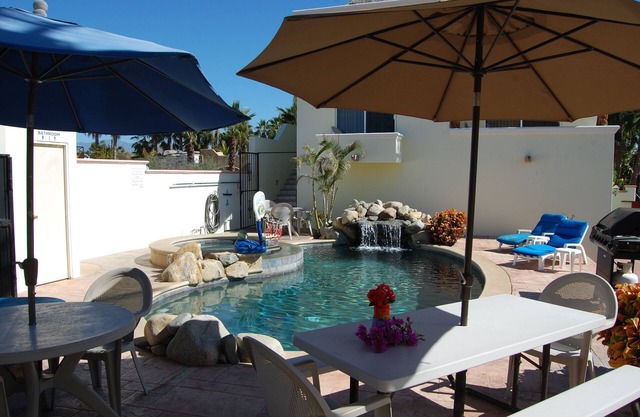 Beachfront with Pool & Jacuzzi in Front of Famous Surf Break