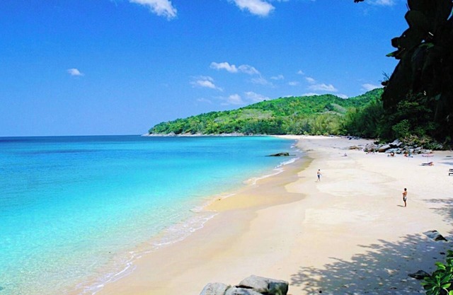 Beachfront 120sqm 2BR with Private Plunge Pool on stunning Naithon beach