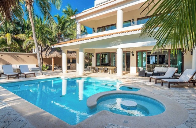 Beachfront 12BR Lol-Beh: Pool & Chef Servces