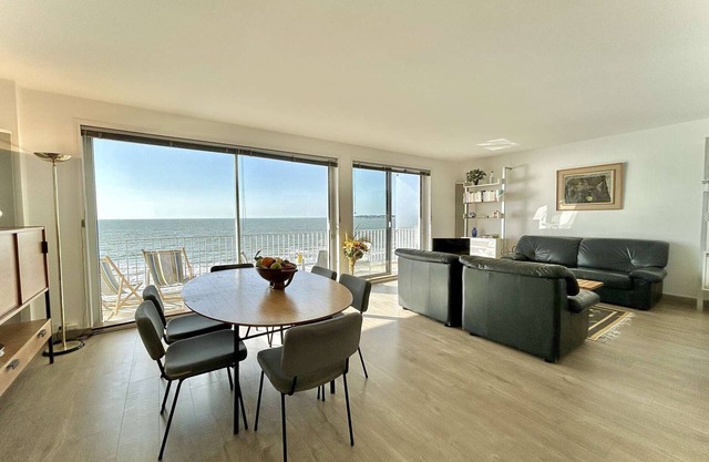 Beachfront 2-Bedroom Apartment with Terrace and Parking in La Baule
