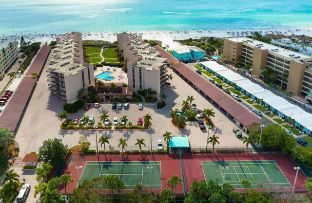 Beachfront - 2BR - Spectacular Beach Setting