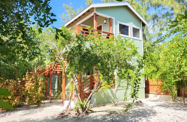 Beachfront abode with well-equipped kitchen - pool, beach, grill, & canoe access