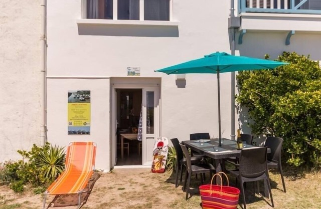 Beachfront Apartments with BBQ, Wifi, and Courtyard