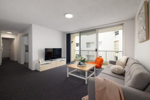 Beachfront Bliss 2BR Ocean Breeze Hideaway Parking