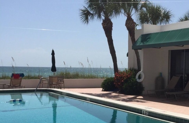 Beachfront Bliss at Lido Key - Three Month Seasonal stay now available for 2026