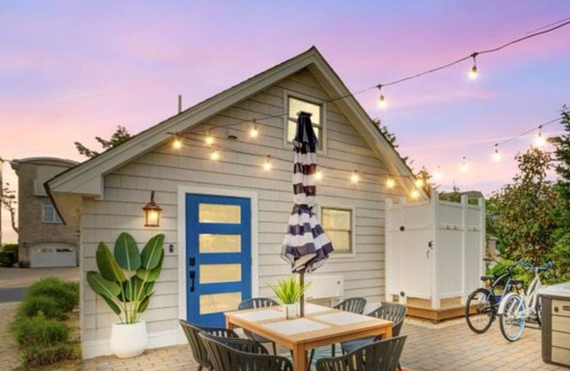 Beachfront Bungalow with Pvt Beach access