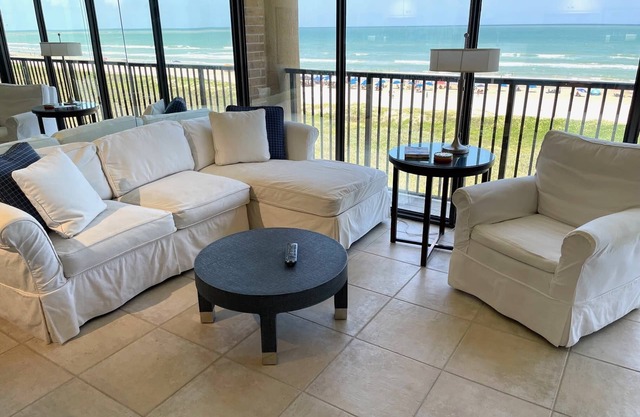 Beachfront Condo Relax In Style, big balcony, beach gear Incl, 2 Pools/hot tubs