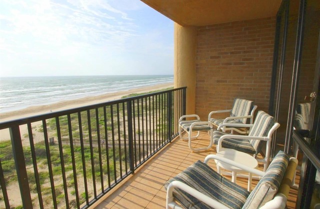 Beachfront Condo, Top Floor, Fantastic Views!