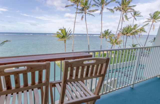 Beachfront Condo in Punaluu. Updated! Clean beaches to walk/swim! Escape Crowds!