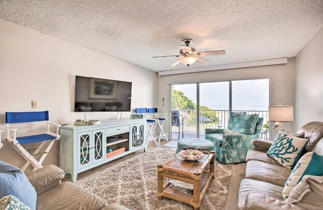 Beachfront Condo with Pool in Redington Shores
