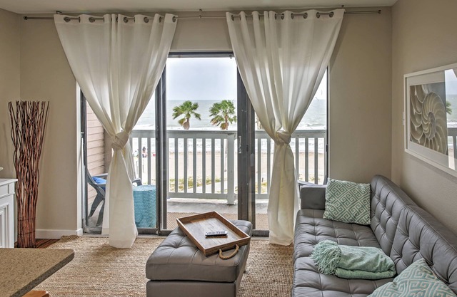 Beachfront Corpus Christi Condo w/Deck & Views!