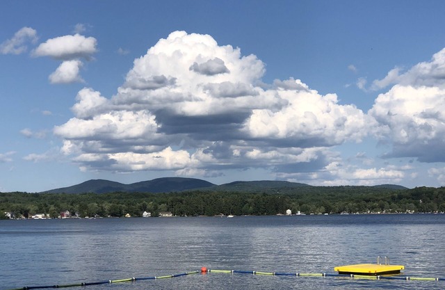 BEACHFRONT COTTAGE on LAKE WINNISQUAM