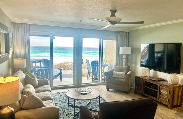 Beachfront @ CRYSTAL SANDS with Beach Service and upgraded