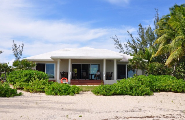 Beachfront Dock TikiHut WiFi Kayaks Paddleboards Terrace Gardens Private