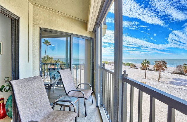 🏖️Beachfront🌴Heated Pool, Hot Tub-Direct Beach Access-Land's End 10-303🌊