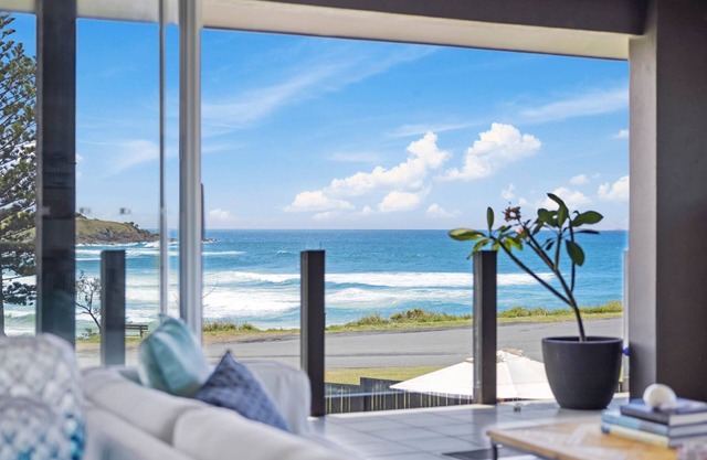 Beachfront Headland House at Mullaway