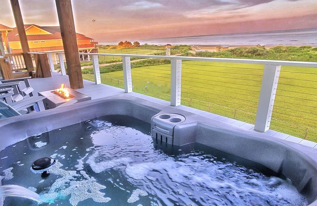Beachfront: Hot Tub, Home Theater & Firepit
