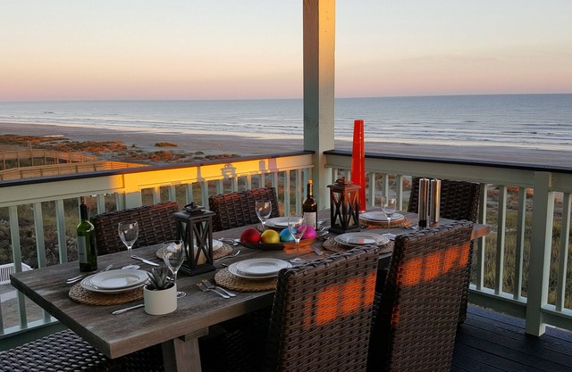 BEACHFRONT! HOT TUB! CUSTOM HOME, EV: A Paradise on Earth
