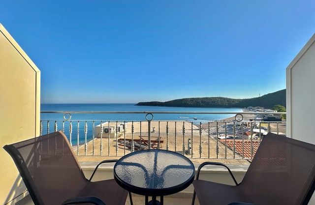 Beachfront Hotel Palma Jaz