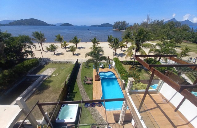 Beachfront house with 5 suites in condominium - Angra dos Reis