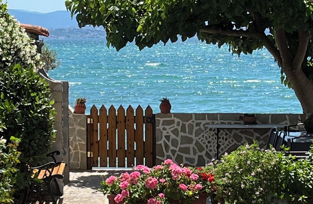 Beachfront House in Eretria-Theros Residence I, 15m from the Sea-1h from Athens