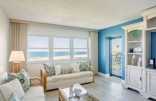 Beachfront Luxury Living W/Heated Pool & Spa