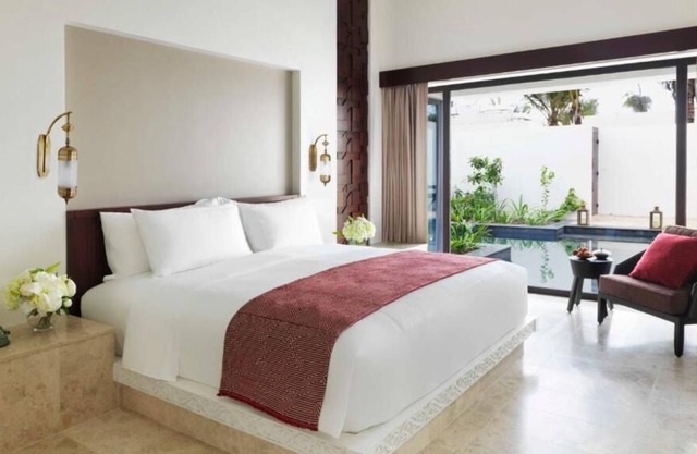 Beachfront Oasis! Private Plunge Pool & Terrace, Spa Center and Free Parking!