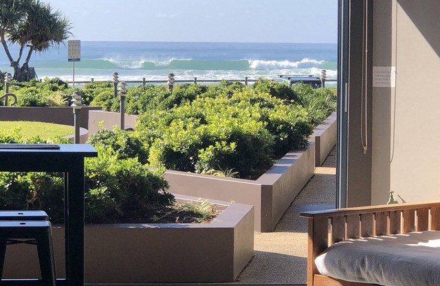 Beachfront-ocean views-central location