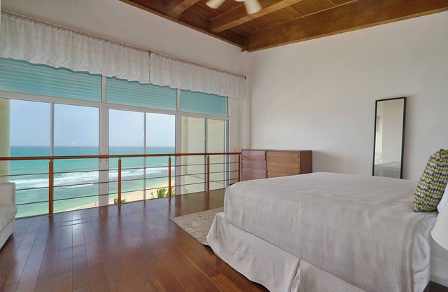 Beachfront Penthouse | 5BR | Private Terrace & Views