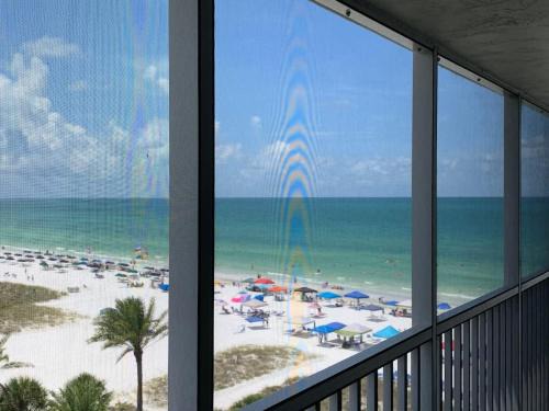 Beachfront Penthouse - Expansive Gulf View from Every Room! Wifi, Screened Lanai