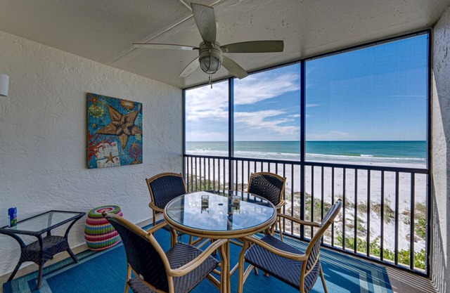 BEACHFRONT - Sea Oats -Completely Updated- All new LVP Flooring