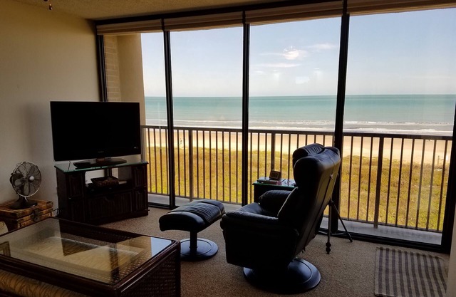 Beachfront Upper Floor, Unbelievable Views!