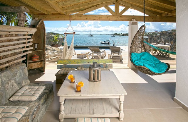 Beachfront villa with pool in Cul de Sac
