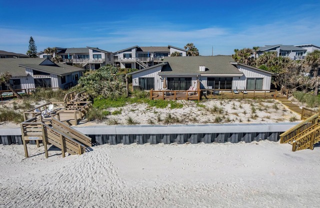 Beachfront with large deck! Pool! Sea Dunes Sailfish A2