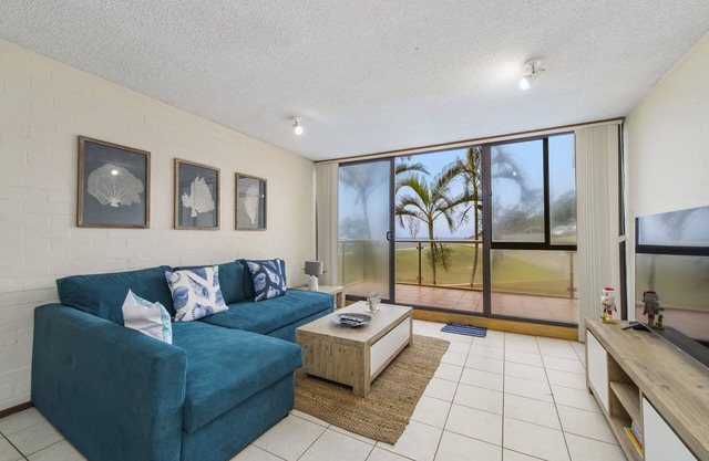 Beachpark 9 - Two Bedroom Unit Across The Road From Flynns Beach